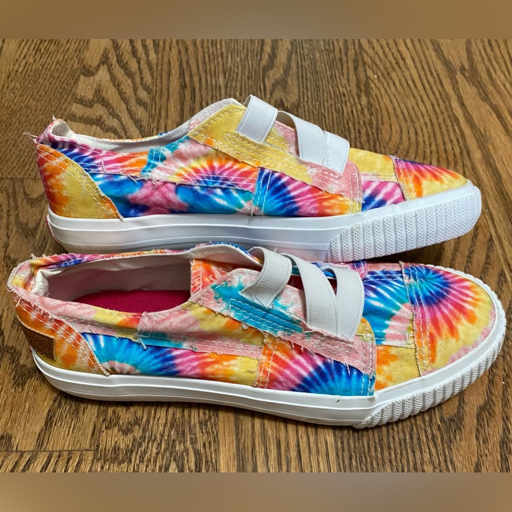 Women's Blowfish Malibu Tie Dye Colorful Sneakers Slip On No Tie Shoe Size 3‎